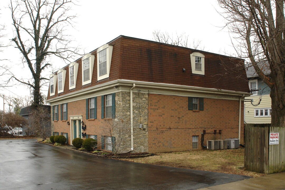 100 Forest Ct in Louisville, KY - Foto de edificio