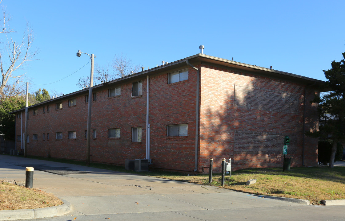 3727-3739 S Indianapolis Ave in Tulsa, OK - Building Photo