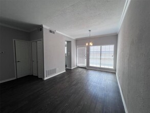 9910 Royal Ln in Dallas, TX - Building Photo - Building Photo