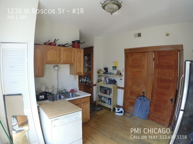 1230 W Roscoe St in Chicago, IL - Building Photo - Building Photo