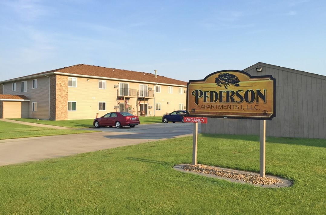 Pederson Apartments in Roseau, MN - Building Photo