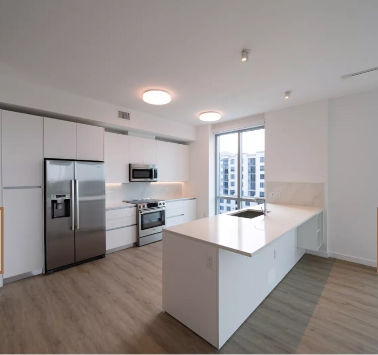 4310 Ponce de Leon Blvd, Unit 1404 in Coral Gables, FL - Building Photo