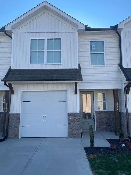 322 Judson Wy in Lenoir City, TN - Foto de edificio
