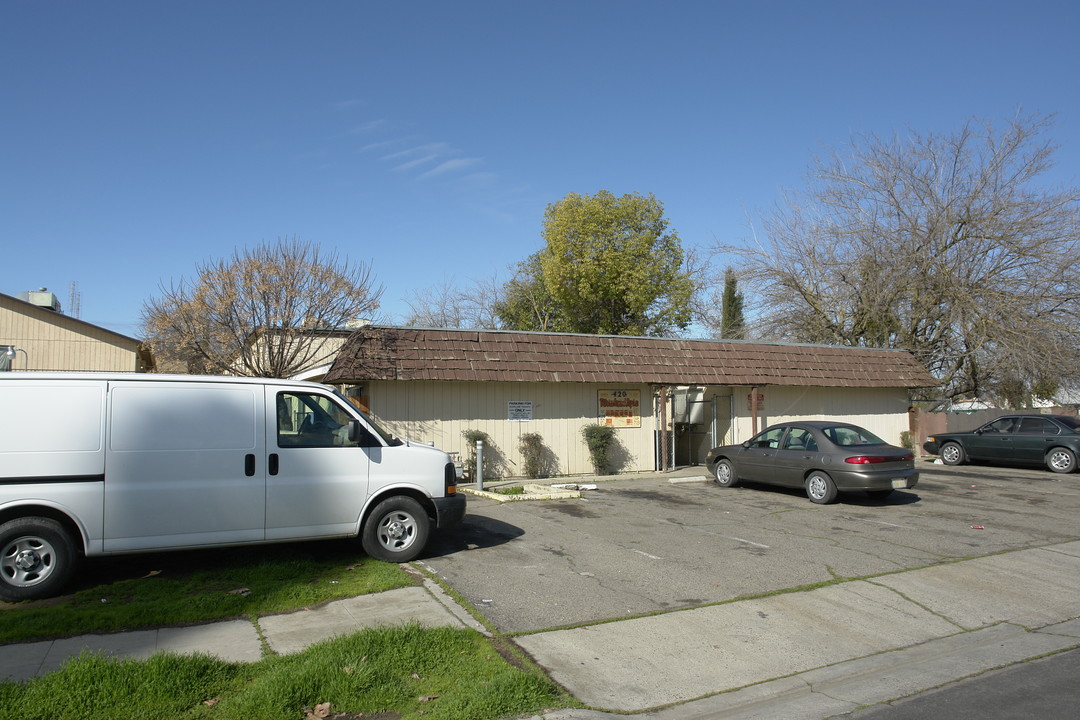 Riverland Apartments in Madera, CA - Foto de edificio