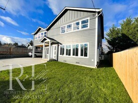 1702 13th St in Bremerton, WA - Building Photo