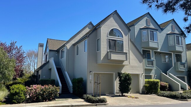 property at 12 Invincible Ct