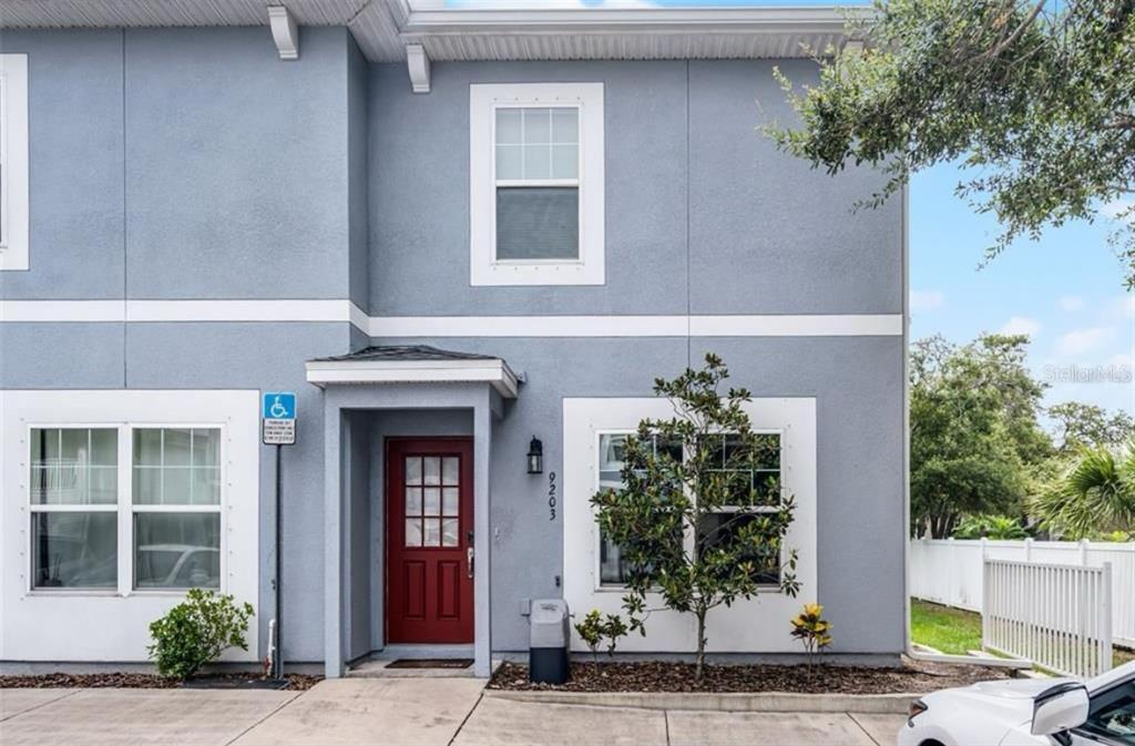 9203 Bella Terraza Way in Temple Terrace, FL - Building Photo