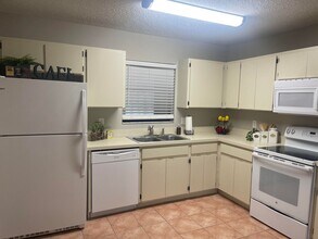 2550 Wrencrest Cir in Valrico, FL - Building Photo - Building Photo