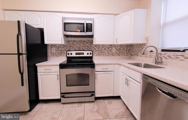 80 New York Ave NW, Unit 301 in Washington, DC - Building Photo - Building Photo