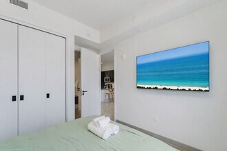 2750 Griffin Rd in Fort Lauderdale, FL - Foto de edificio - Building Photo