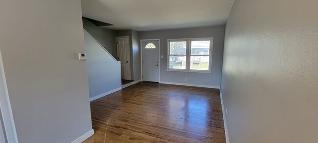 1242 W Mullan Ave in Waterloo, IA - Building Photo - Building Photo