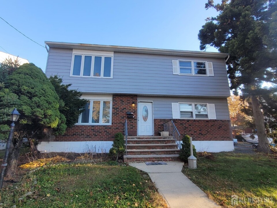249 Olsen St in South Amboy, NJ - Building Photo