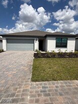 1179 Caloosa Crk Dr in La Belle, FL - Building Photo