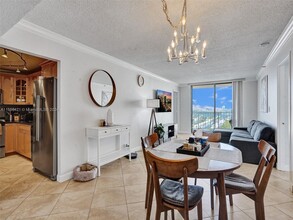 290 174th St, Unit 2102 in Sunny Isles Beach, FL - Foto de edificio - Building Photo