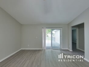11517 Rolling River Blvd in Jacksonville, FL - Building Photo - Building Photo