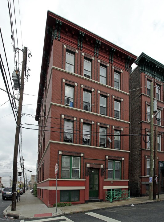 116 Stuyvesant Ave in Jersey City, NJ - Building Photo