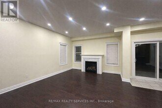 26 Red Ash Ct in Brampton, ON - Building Photo - Building Photo