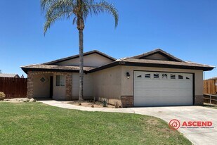 5305 Pine Grove Ct in Bakersfield, CA - Building Photo