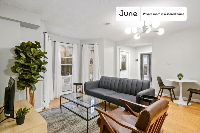 Room in Shared 2 bed/1.5 bath home, Unit B in Newton, MA - Building Photo - Building Photo