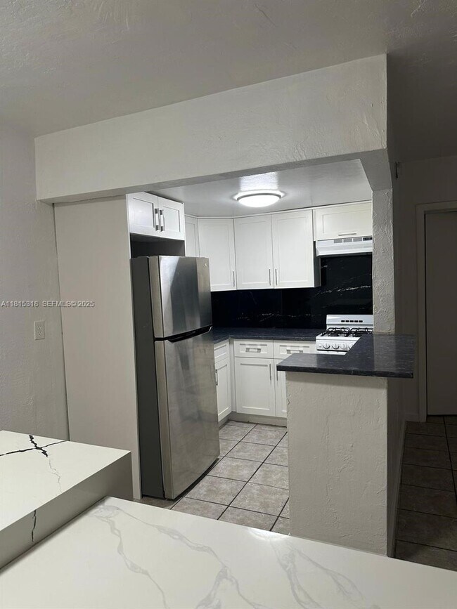 1230 W 54th St in Hialeah, FL - Building Photo - Building Photo