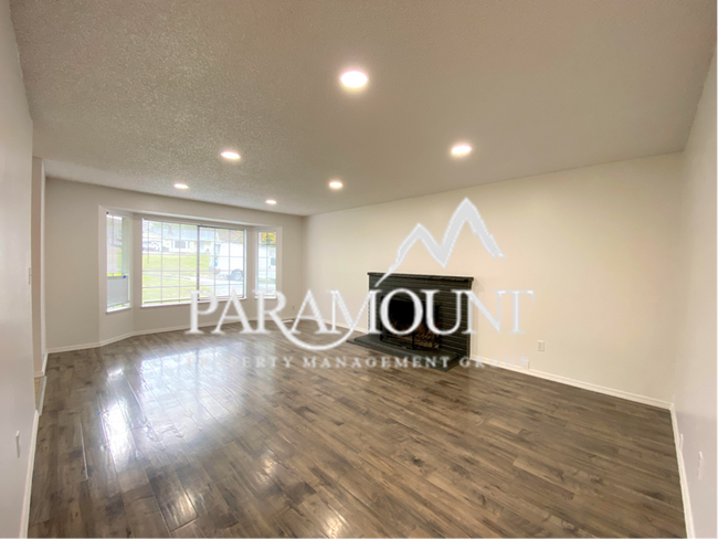 1483 SE Bethel Valley Ln in Port Orchard, WA - Foto de edificio - Building Photo