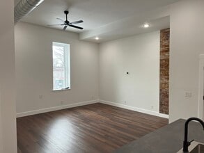 174 Park Ave, Unit 2 in Amherst, OH - Foto de edificio - Building Photo