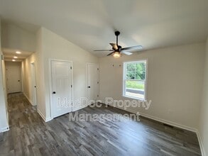 12171 Tennis Ln in Ruther Glen, VA - Foto de edificio - Building Photo