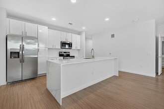 August Friendswood in Friendswood, TX - Building Photo - Building Photo