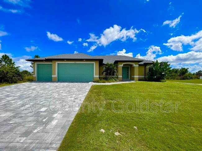 8374 Agate St in Port Charlotte, FL - Building Photo - Building Photo