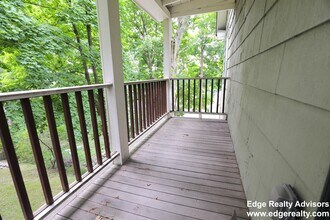 62 Dunboy St, Unit 1 in Boston, MA - Foto de edificio - Building Photo