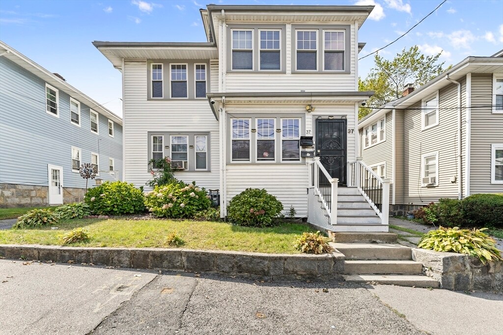 37 Warren Ave in Boston, MA - Building Photo