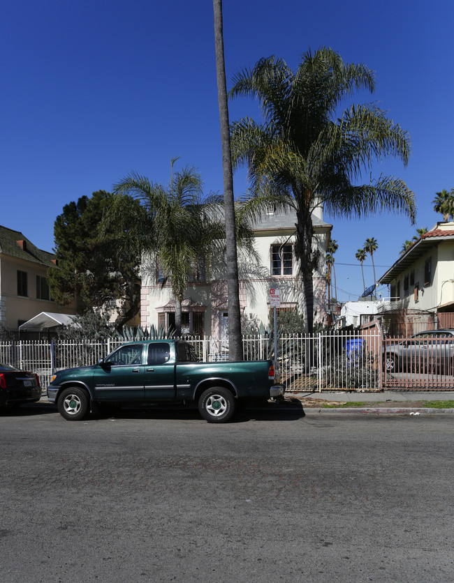 905 S Kenmore Ave in Los Angeles, CA - Building Photo - Building Photo