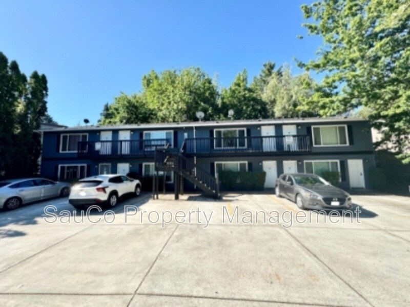 5558 SW Beaverton Hillsdale Hwy in Portland, OR - Building Photo