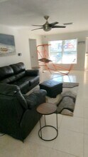 7681 Sunset Strip in Sunrise, FL - Foto de edificio - Building Photo