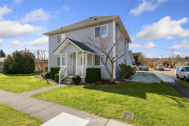 211 4th St-Unit -D in Sultan, WA - Building Photo - Building Photo