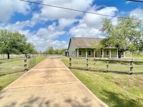 4212 County Rd 182 in Alvin, TX - Building Photo - Building Photo