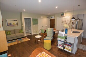 45 Burnett St, Unit 201 in Boston, MA - Building Photo - Building Photo