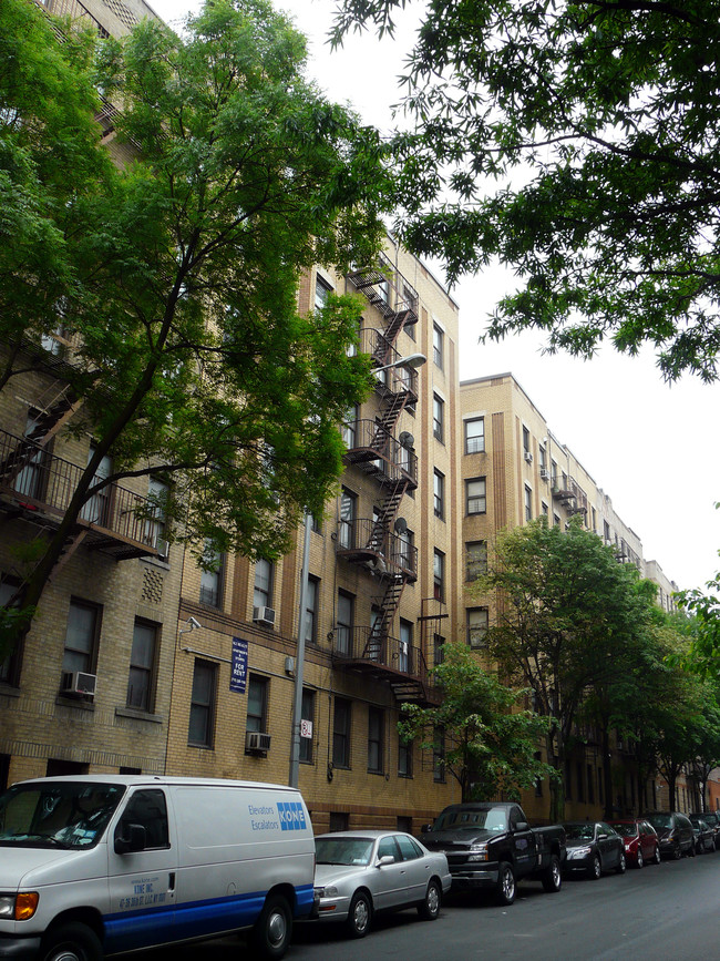 3530 Dekalb Ave in Bronx, NY - Foto de edificio - Building Photo