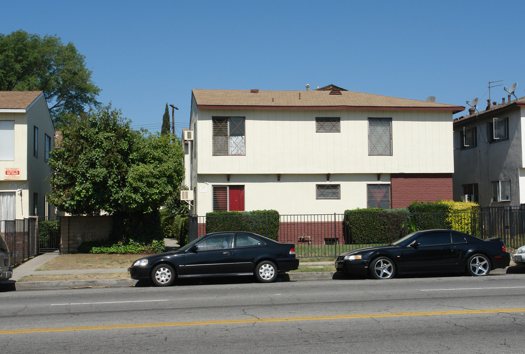 7117 Whitsett Ave in North Hollywood, CA - Building Photo