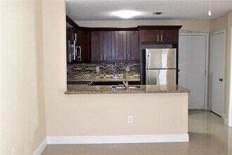 11759 SW 1st St in Coral Springs, FL - Foto de edificio - Building Photo