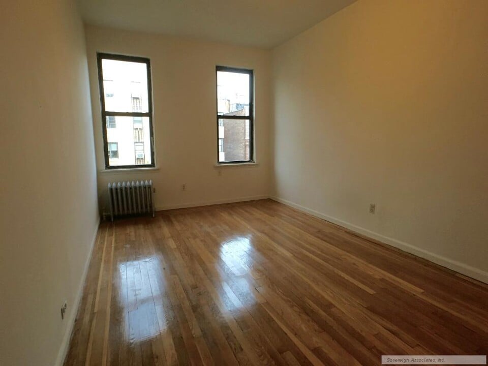 590 Fort Washington Ave in New York, NY - Building Photo