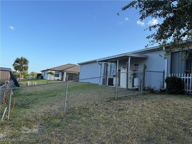 746 Alabama Rd S in Lehigh Acres, FL - Building Photo - Building Photo