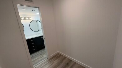 101 Ocean Lane Dr, Unit 105 in Miami, FL - Foto de edificio - Building Photo