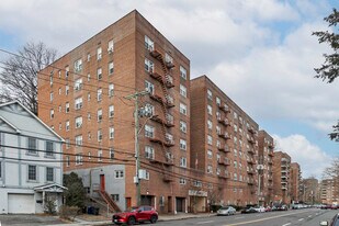 245-255 Bronx River Rd in Yonkers, NY - Building Photo