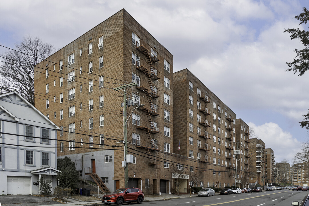 245-255 Bronx River Rd in Yonkers, NY - Foto de edificio