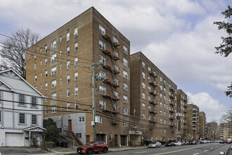 245-255 Bronx River Rd in Yonkers, NY - Building Photo - Primary Photo