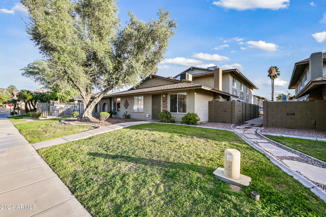 8543 E Belleview St in Scottsdale, AZ - Foto de edificio