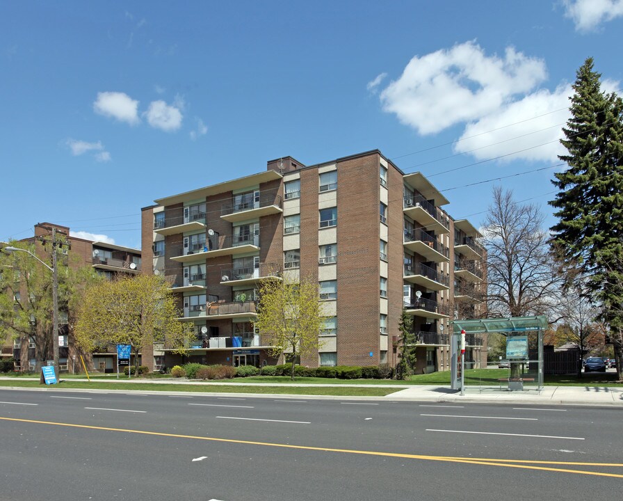 Belmar Apartments in Toronto, ON - Building Photo