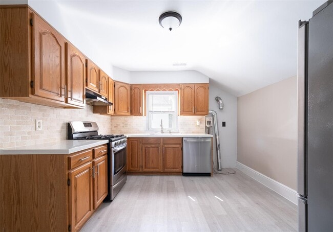 1078 Washington Ave in Pelham Manor, NY - Building Photo - Building Photo