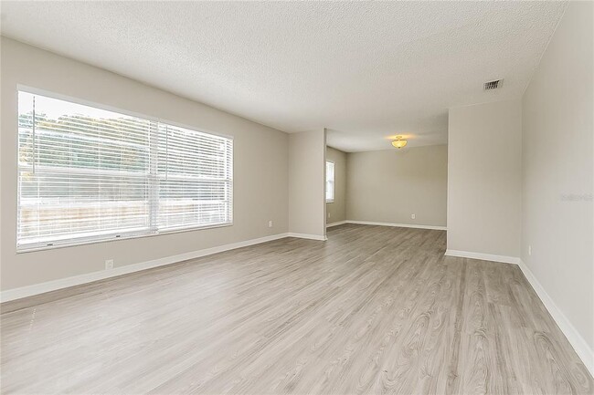 2902 Ripplewood Dr in Seffner, FL - Building Photo - Building Photo